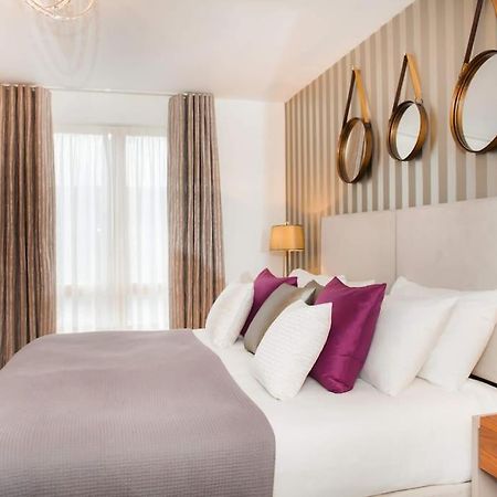 Stylish And Central Two Bedroom & Two Bathroom Apartment With Free Parking Exteriér fotografie