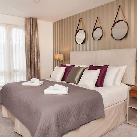 Stylish And Central Two Bedroom & Two Bathroom Apartment With Free Parking Exteriér fotografie