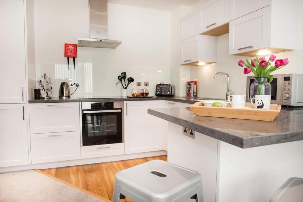 Stylish And Central Two Bedroom & Two Bathroom Apartment With Free Parking Exteriér fotografie