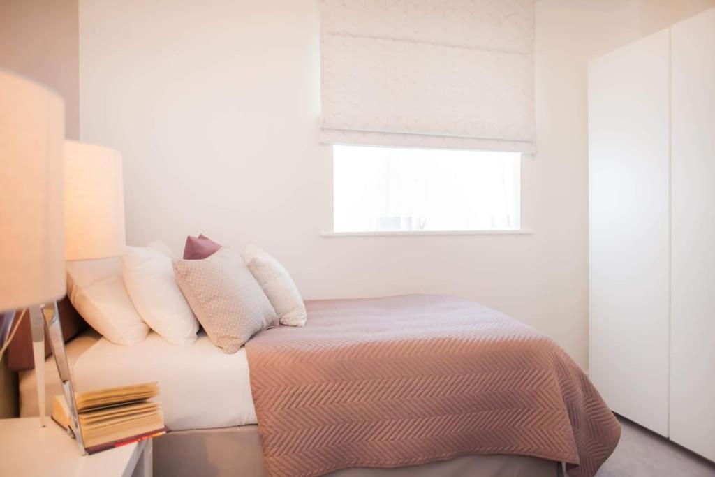 Stylish And Central Two Bedroom & Two Bathroom Apartment With Free Parking Exteriér fotografie