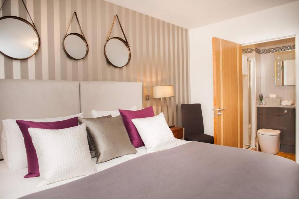 Stylish And Central Two Bedroom & Two Bathroom Apartment With Free Parking Exteriér fotografie