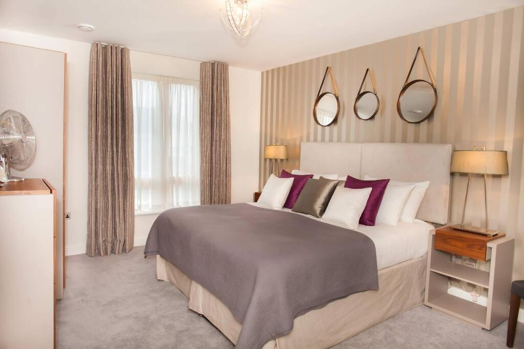 Stylish And Central Two Bedroom & Two Bathroom Apartment With Free Parking Exteriér fotografie