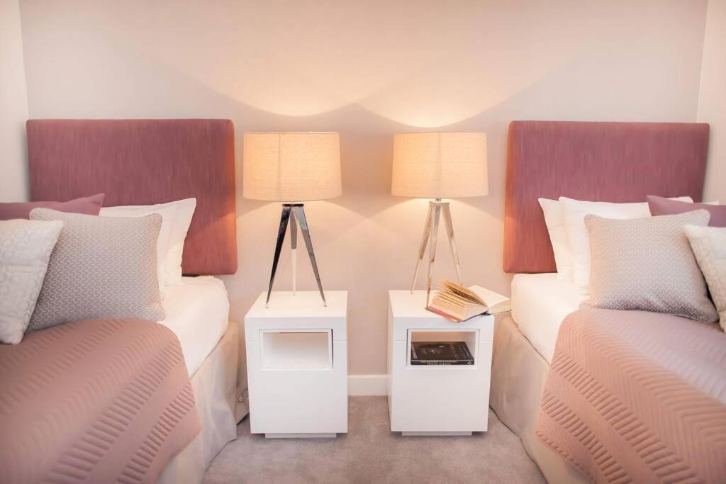 Stylish And Central Two Bedroom & Two Bathroom Apartment With Free Parking Exteriér fotografie